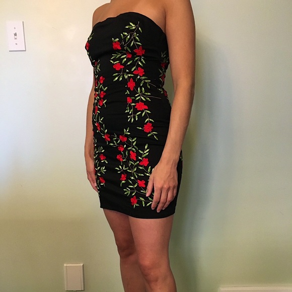 Black Short Guess Dress - Picture 2 of 7